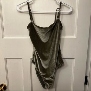 ⭐️ Cikada Sz 8 Luxurious Olive Velvet Bathingsuit
